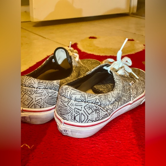 Vans Size 10, comes in Vans box. - Picture 7 of 10